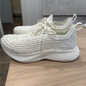APL Women’s TechLoom Zipline White 9 EUC